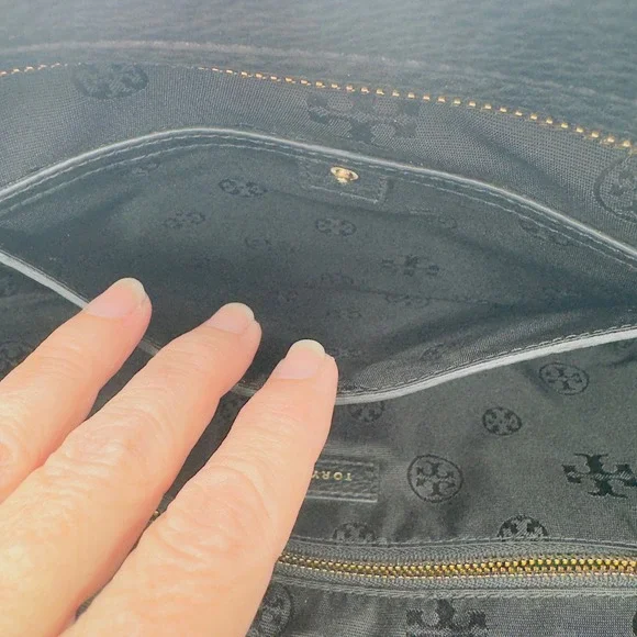 Tory Burch Meyer Plaque Pebbled Leather Tote Bag in Black - Picture 12 of 16